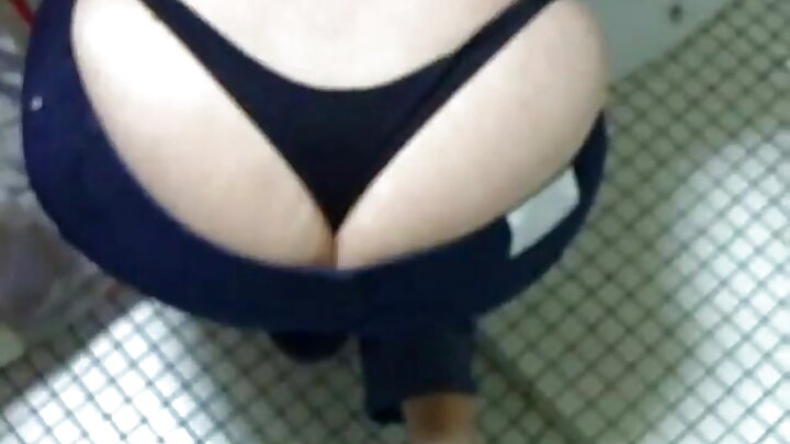 Yuxuda təsadüfi bir qarşılaşma qırmızısaçlı üçün anal sekslə başa çatdı