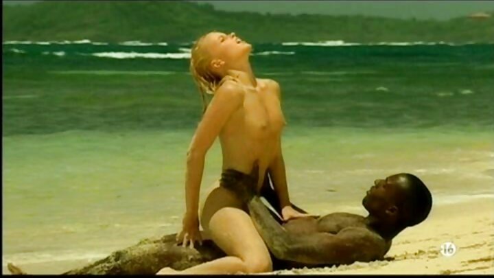 Keçəl kişi porno kastinqdə çox kök bir qadınla sikişdi