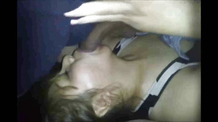 Nəhəng döşlü arvad ərini sorur və sikir.