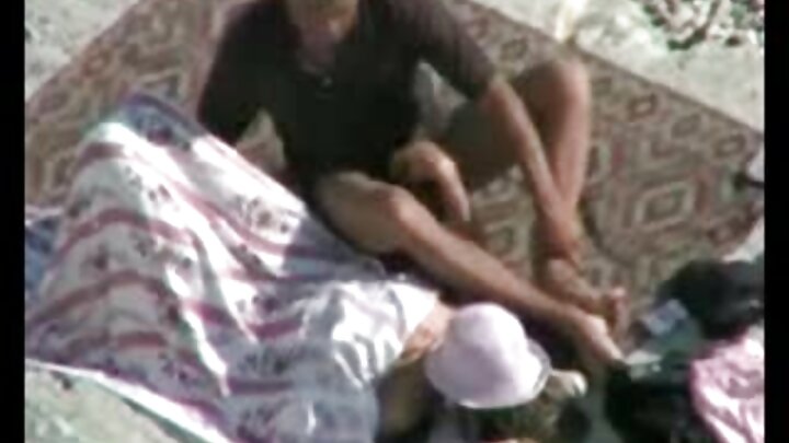 Qırmızısaçlı qadın kobud seksdən sonra üzünə sperma çəkir.