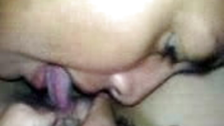 Bir oğlan həftəsonu qrup pornosunda bir qızla ən yaxşı dostunu sikdi