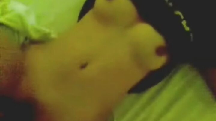 Yetkin bir evli cütlük yatmazdan əvvəl HD pornoda seks edir