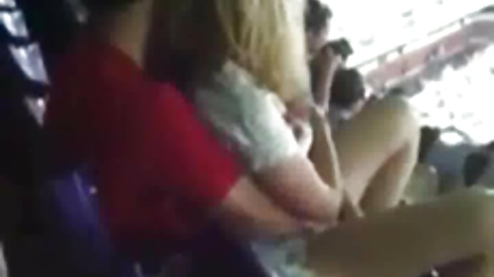 Corablı ehtiraslı bir fahişə ağzına sperma aldı.