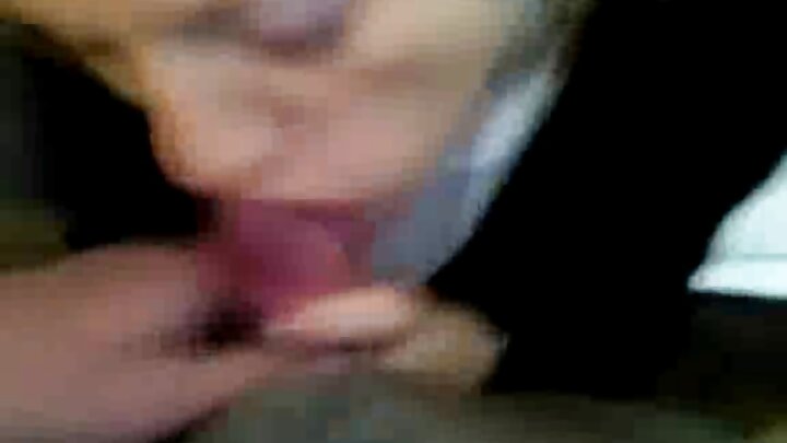 Çevik bir Asiyalı porno kastinqdə gözəl bir sarışınla sikişir.