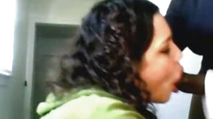 Seksual xüsusi agent tapşırıq xatirinə onun arxasını sikməyə icazə verdi.
