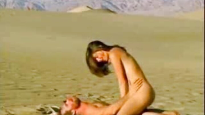 Çirkli fahişə MFM seksdə sidiyə çıxır və boşalır