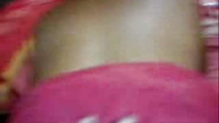 Seksual bir qız isti porno video çəkməyə gəldi.