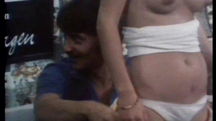 Bir qızı sik sormağa məcbur etdilər və POV porno video çəkdim